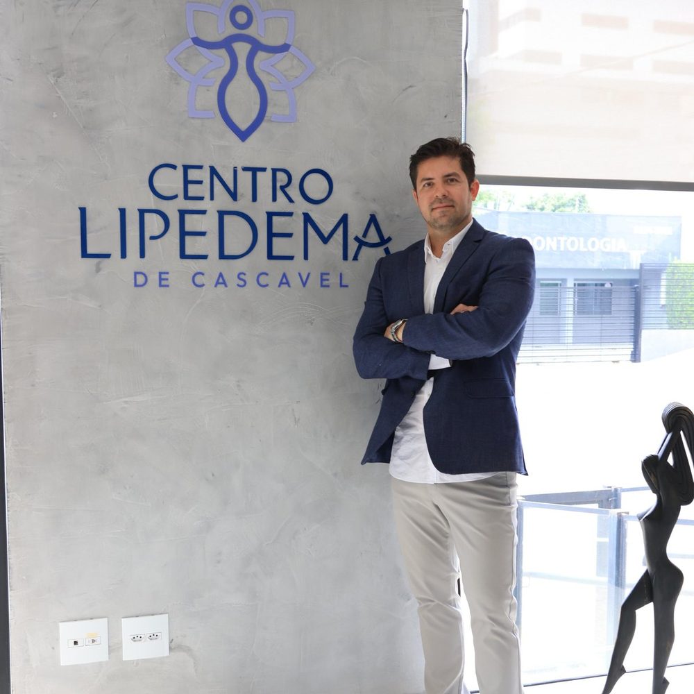 Dr. Sócrates na clínica em Cascavel (foto 1)