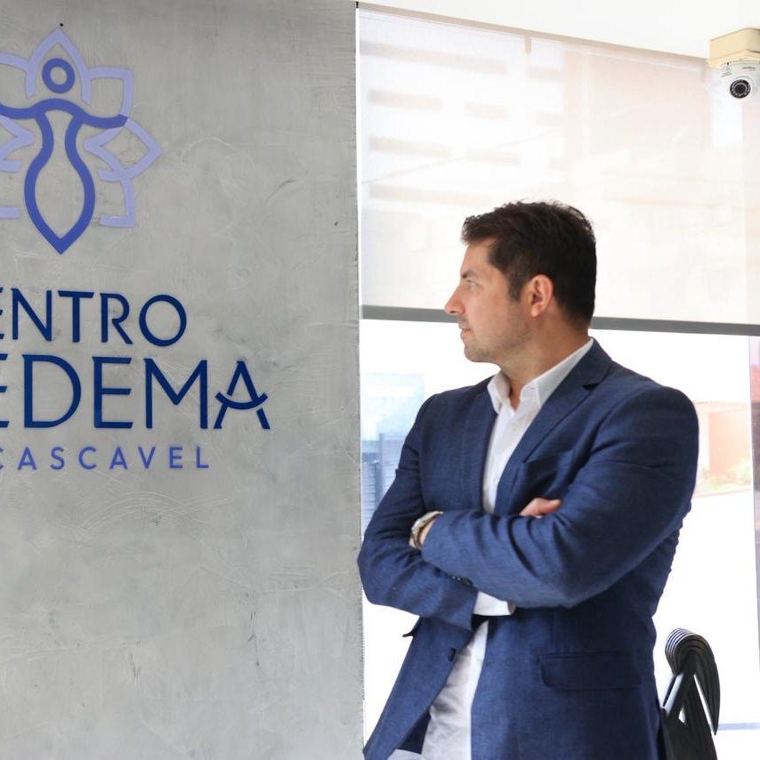 Dr. Sócrates na clínica em Cascavel (foto 3)